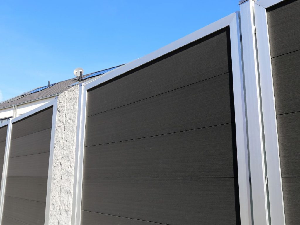 BEST FENCE MATERIALS FOR PET OWNERS 4 COMPOSITE FENCING