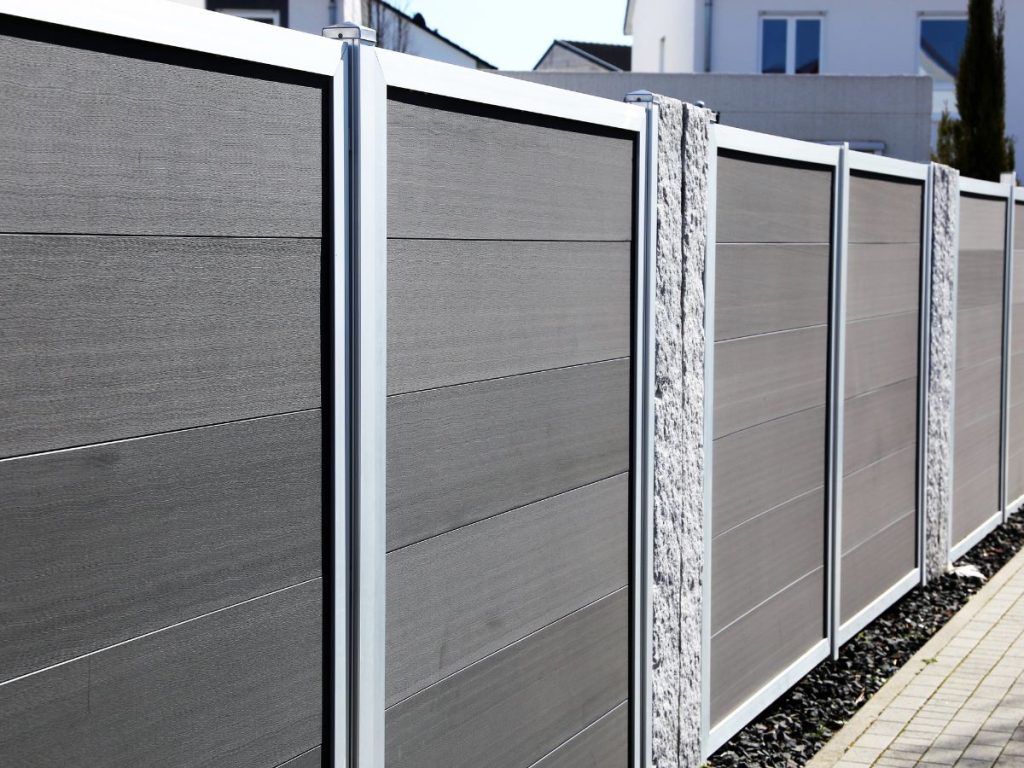 BENEFITS OF USING FIRE RETARDANT FENCE FOR SAFETY 1 FIRE RETARDANT FENCE 3