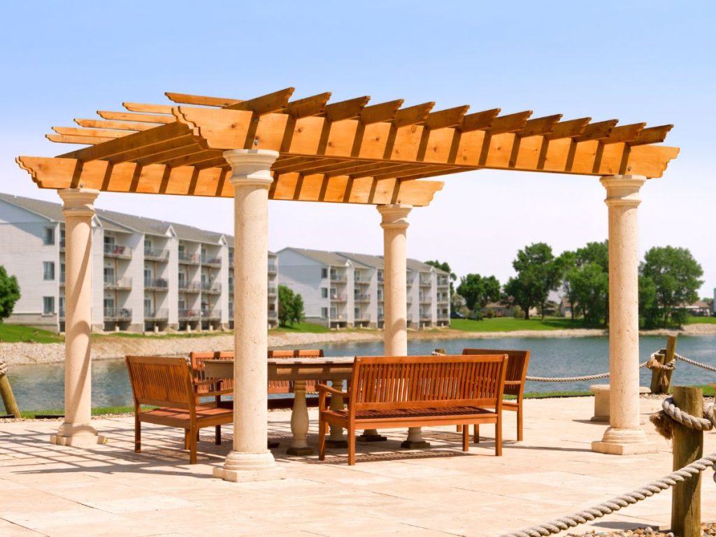 TOP MODERN PERGOLA DESIGNS TO WATCH IN 2025 1 FREESTANDING PERGOLAS