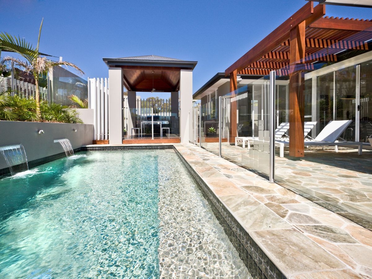 GLASS POOL FENCE