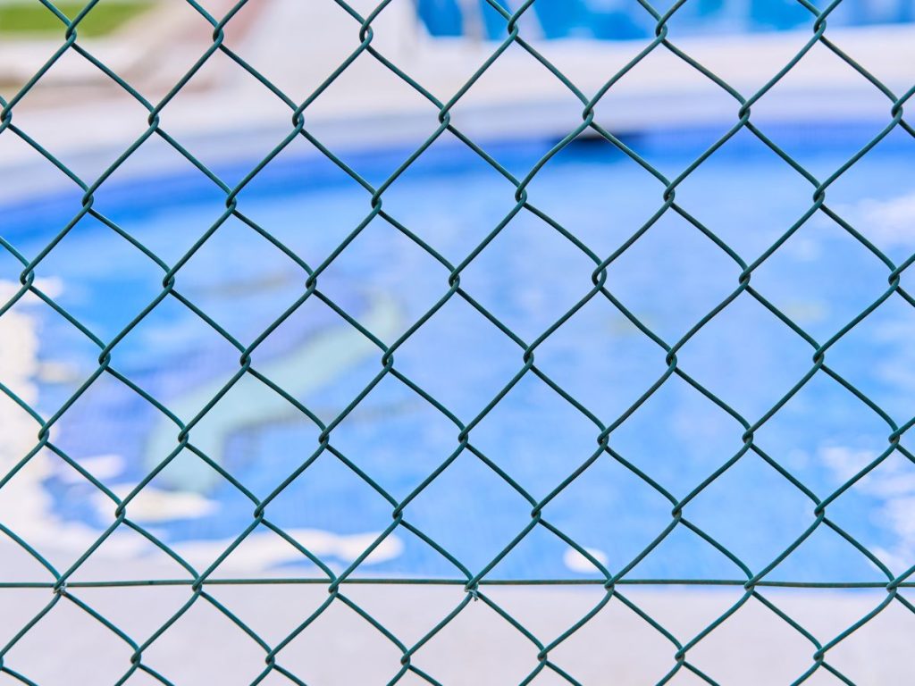 BEST POOL FENCE IDEAS FOR PRIVACY AND SAFETY 4 MESH FENCES