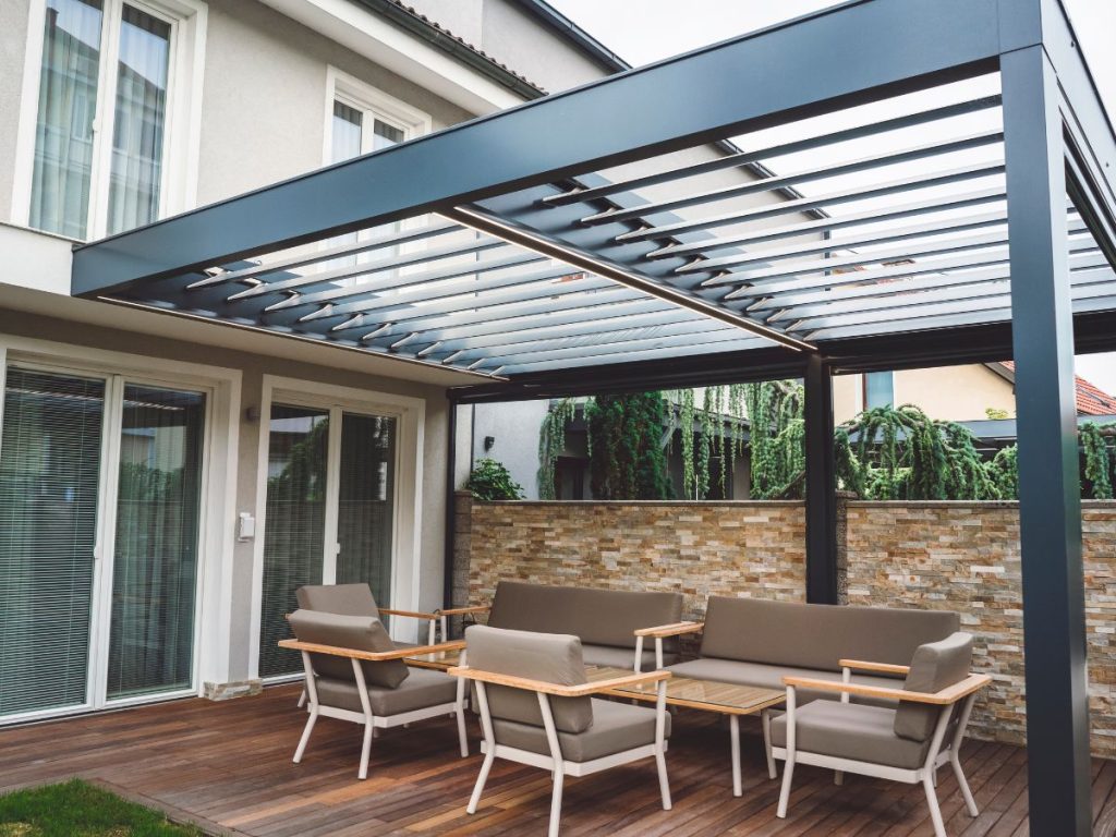 TOP MODERN PERGOLA DESIGNS TO WATCH IN 2025 7 MIXED MATERIALS
