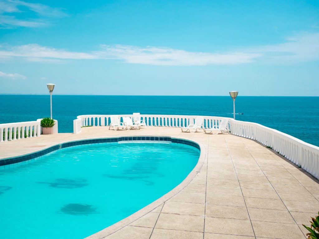 BEST POOL FENCE IDEAS FOR PRIVACY AND SAFETY 8 WHITE PICKET FENCE