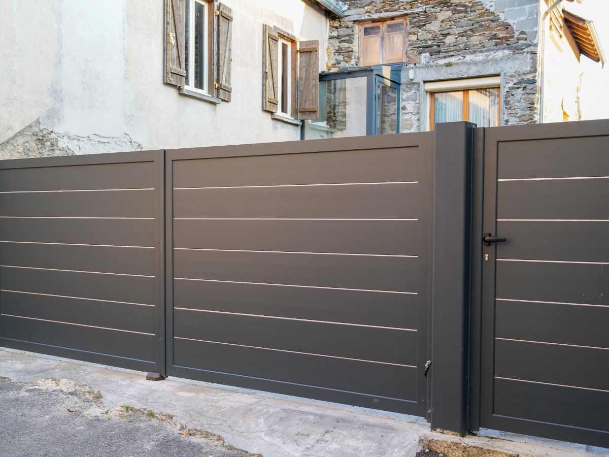 aluminum fence gate