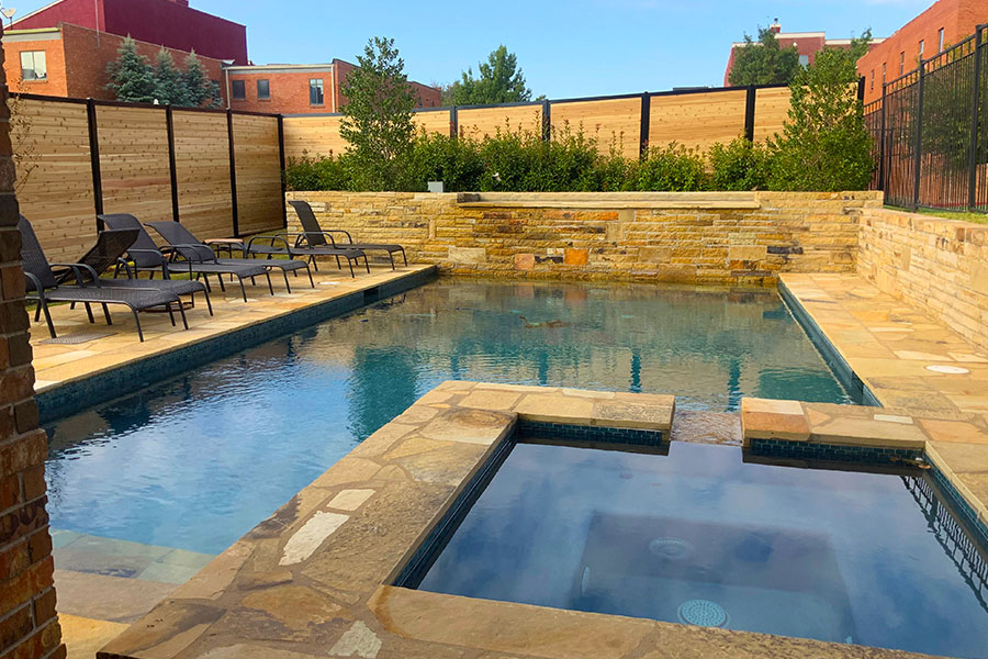 GALLERY6-FENCETRAC-TALL-PRIVACY-FENCE-POOL.JPG