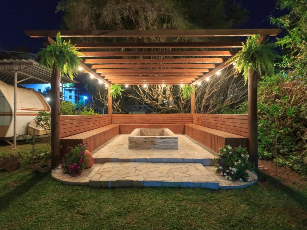 KEY DIFFERENCE BETWEEN A PERGOLA AND A GAZEBO 1 PERGOLA