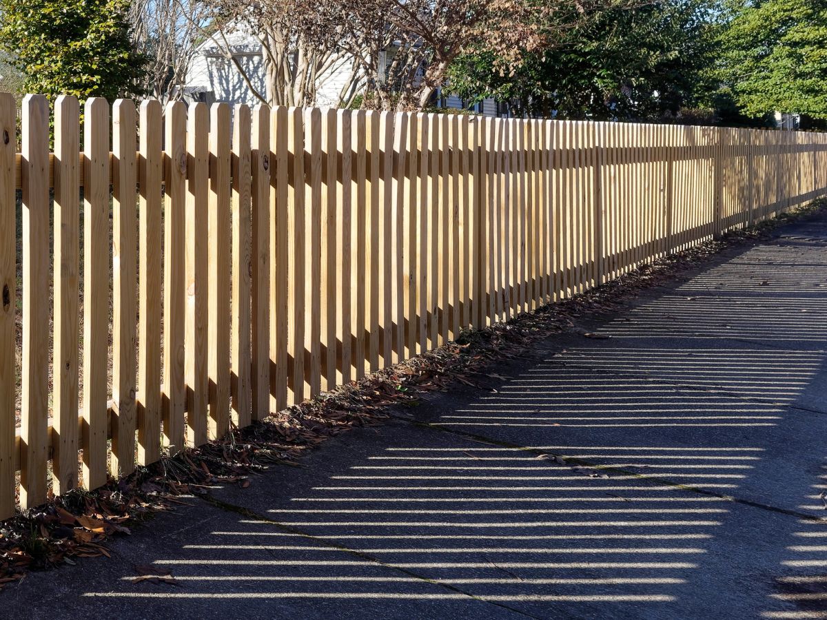 CUSTOM FENCES