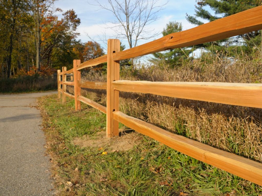 AFFORDABLE FENCE DESIGNS FOR EVERY BUDGETÂ 5 SPLIT RAIL FENCES