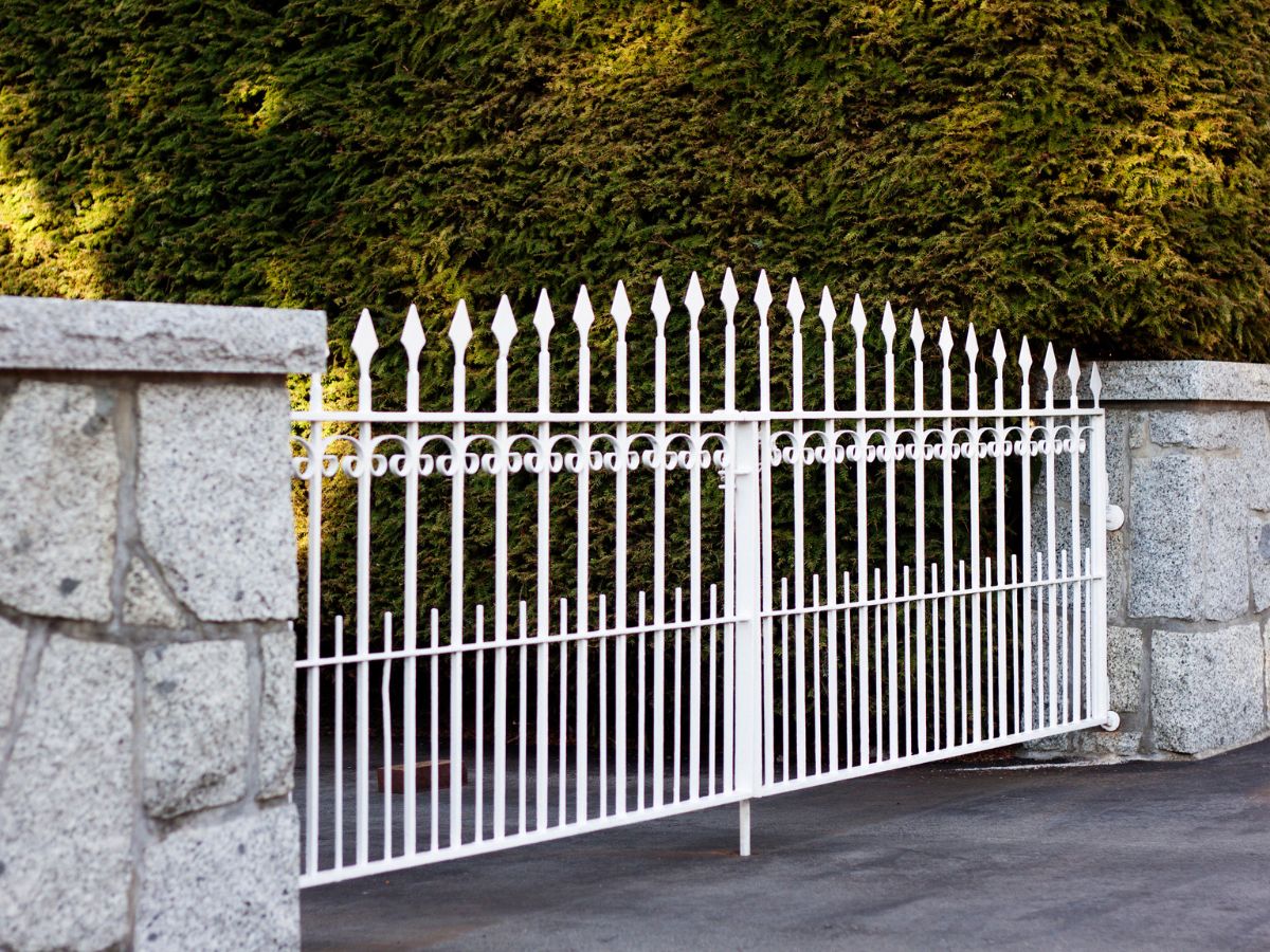 METAL FENCE GATE