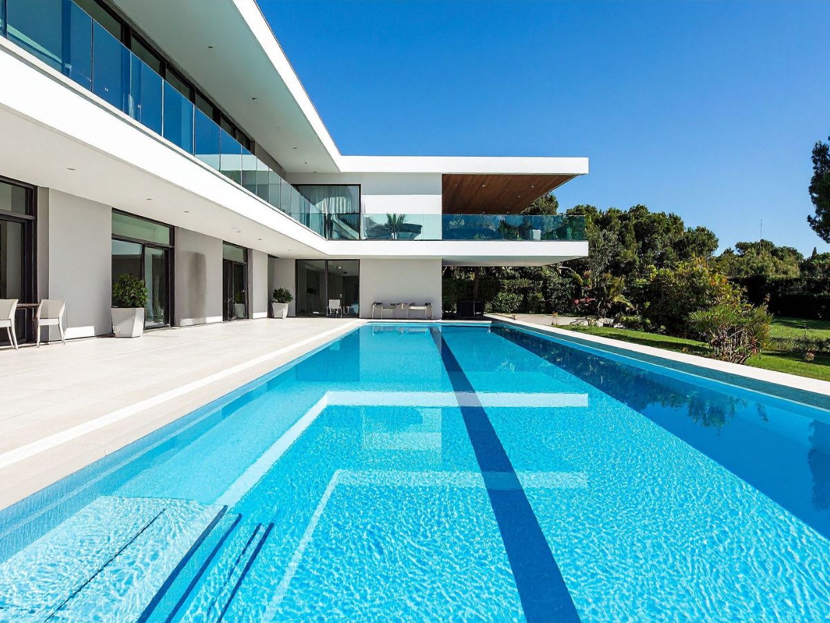 FENCING FOR SWIMMING POOLS