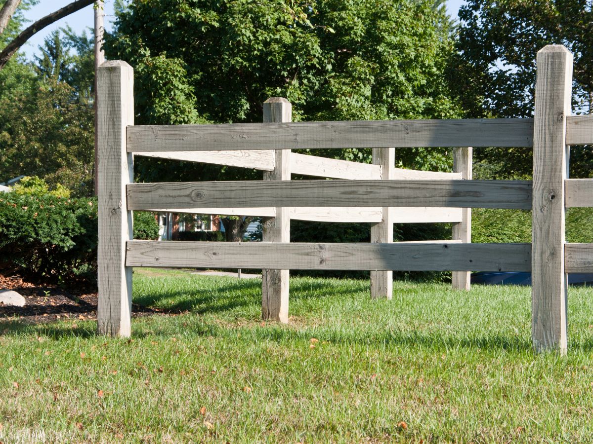 WOODEN RAIL FENCES
