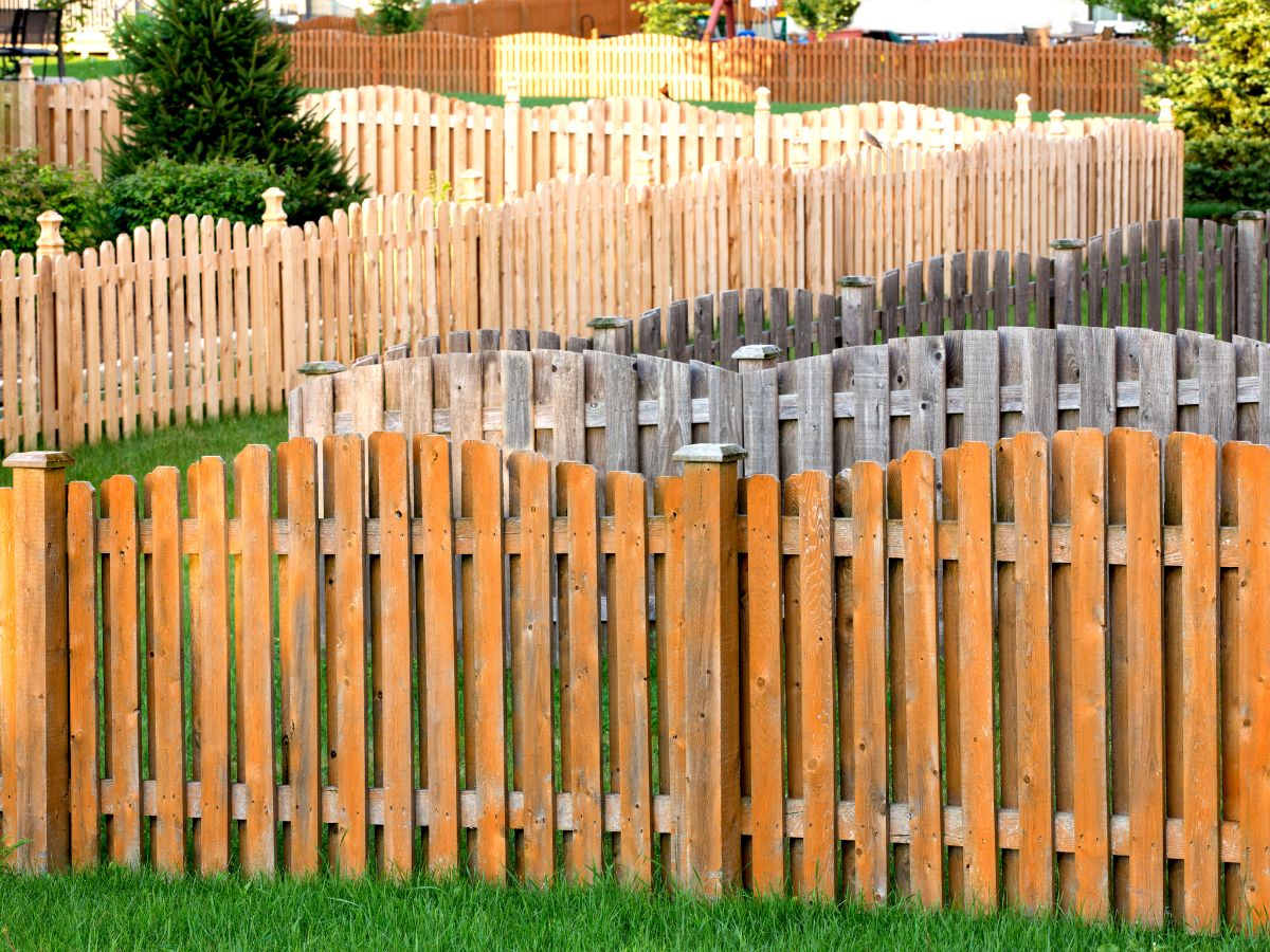 TYPES OF WOOD FENCES
