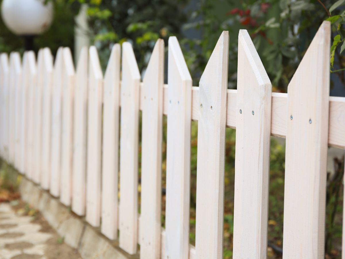 CUSTOM WOOD FENCE