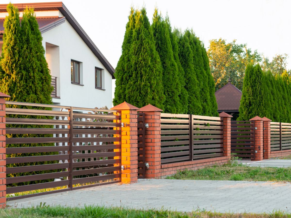 HORIZONTAL FENCE PANELS