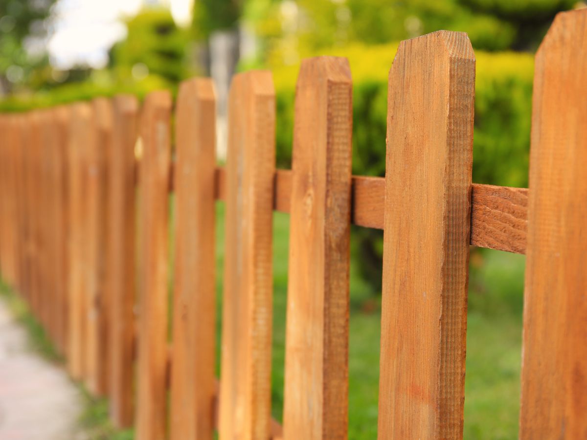 SIMPLE WOOD FENCE DESIGNS